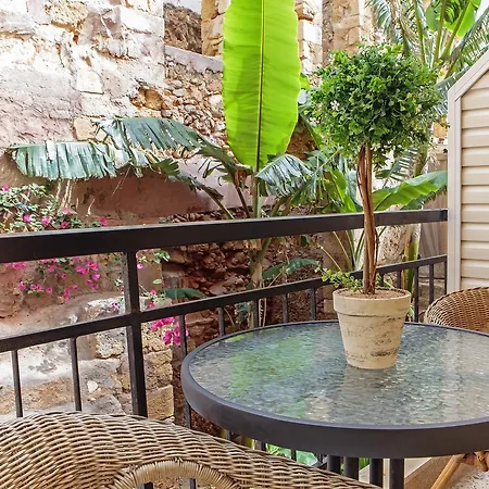 Guest house Casa Kasteli 2*
